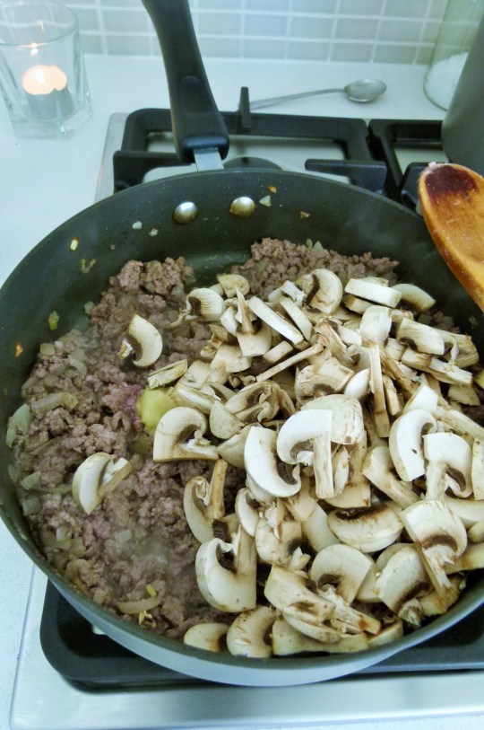 MissFoodFairy's beef pot pies browned mince with mushrooms & garlic