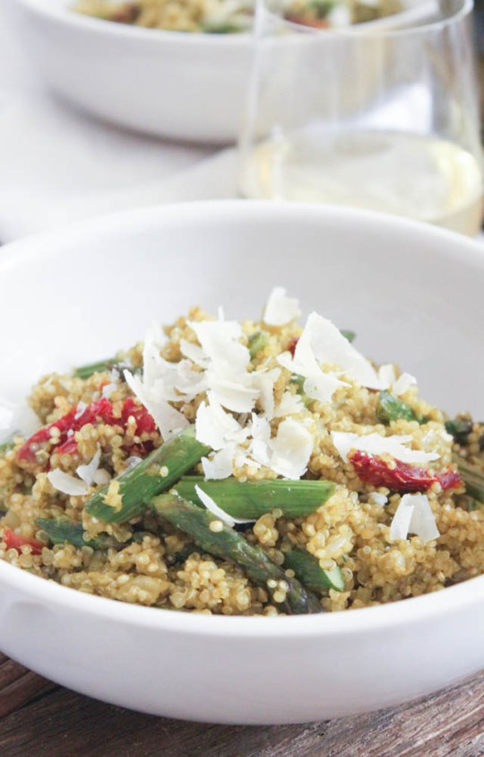 Quinoa-Risotto-with-Roasted-Asparagus-Sundried-Tomatoes-and-Herbs DOMESTICATEME