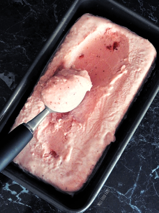 Dairy free strawberry coconut icecream | Miss Food Fairy